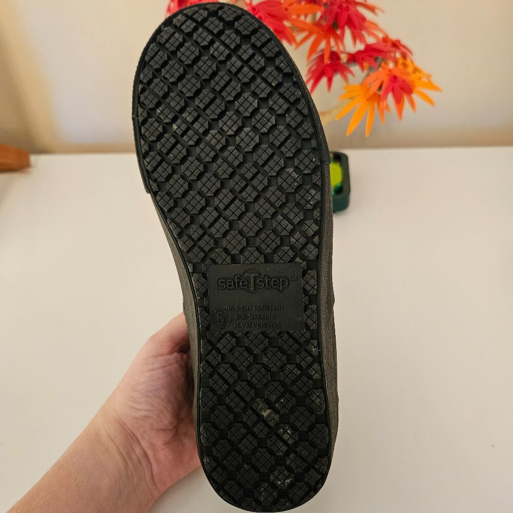 SafeTStep Non-Slip Shoes - Picture 7 of 7